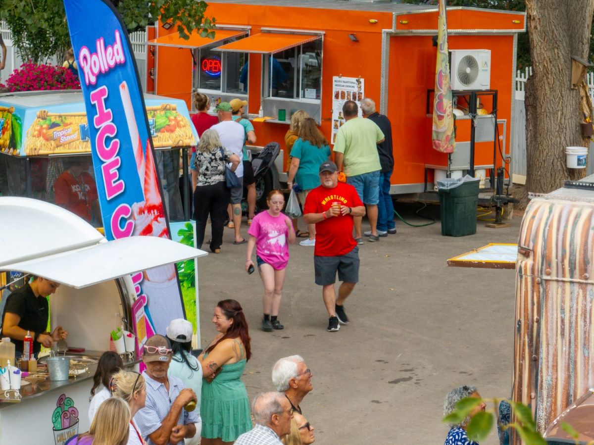 Food truck at Jolly Lane Greenhouse